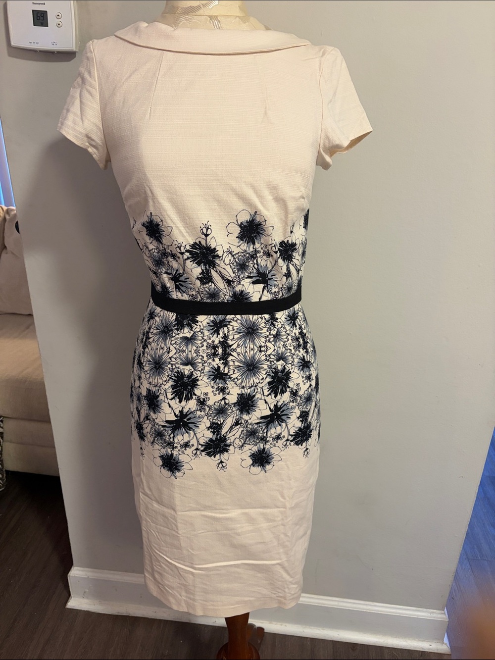 SD Collection Cream Sheath Dress with Black Floral Waist
